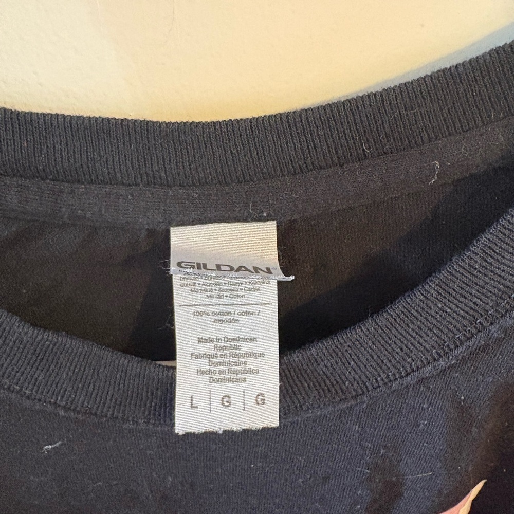 Gildan Black Short Sleeve Tee with Graphic Design - Picture 3 of 3